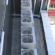 Außengeräte für die Klimatisierung eines Gebäudes von oben fotografiert