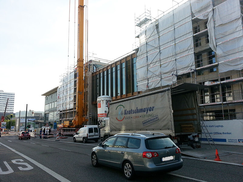 Foto einer Baustelle mit Kratschmayer LkW beim Entladen